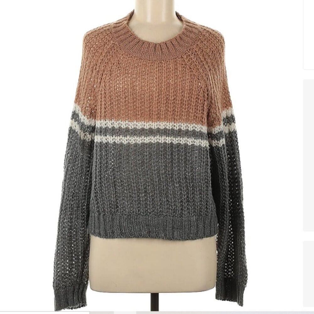 American Eagle Woman's long sleeved pullover sweater M